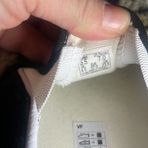 Brand new Vans Leopard print faux fur slip ons size 7 women’s/5.5 men’s - Picture 3 of 4